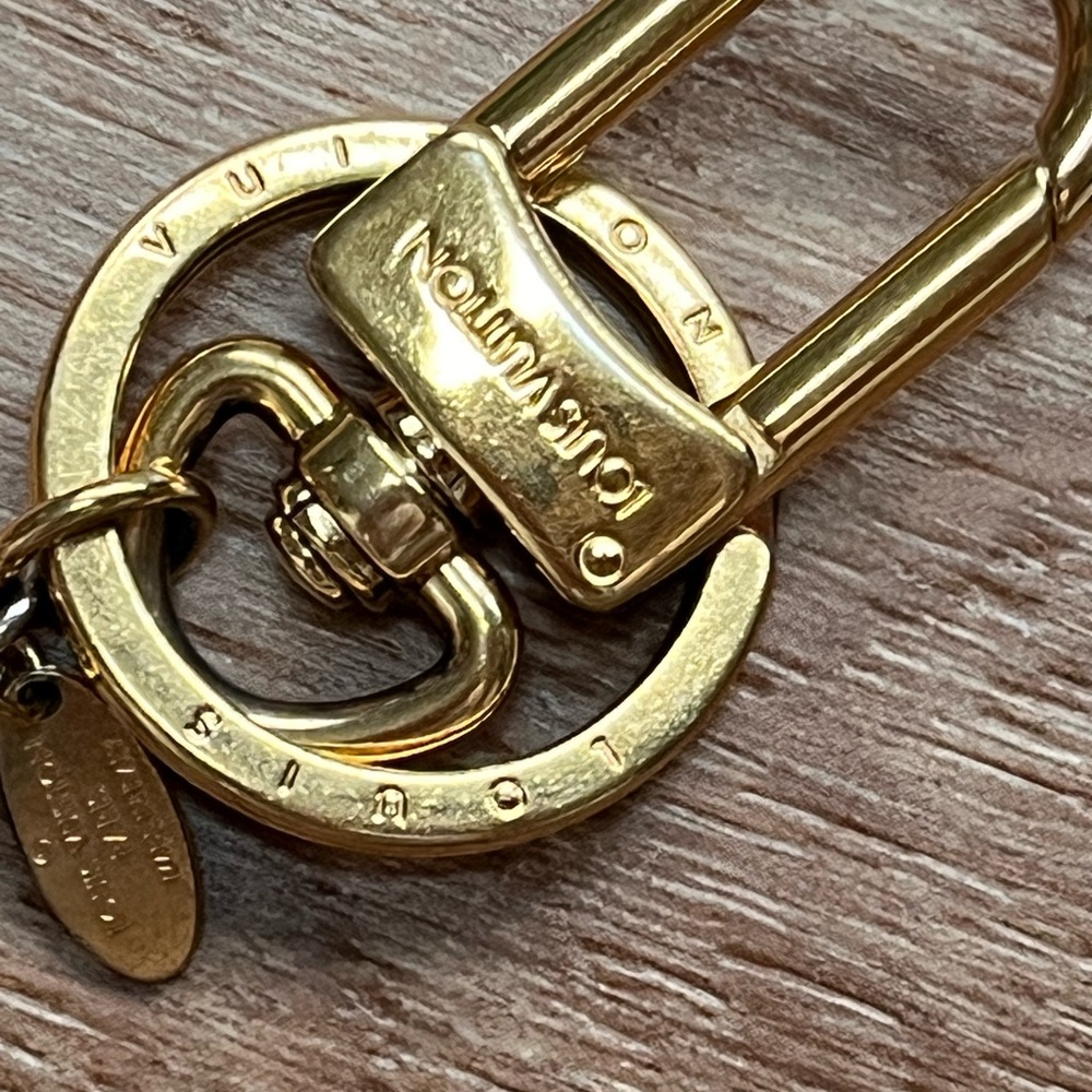 AUTH Louis Vuitton Alma BB Vernis Keychain Included! - Picture 13 of 16